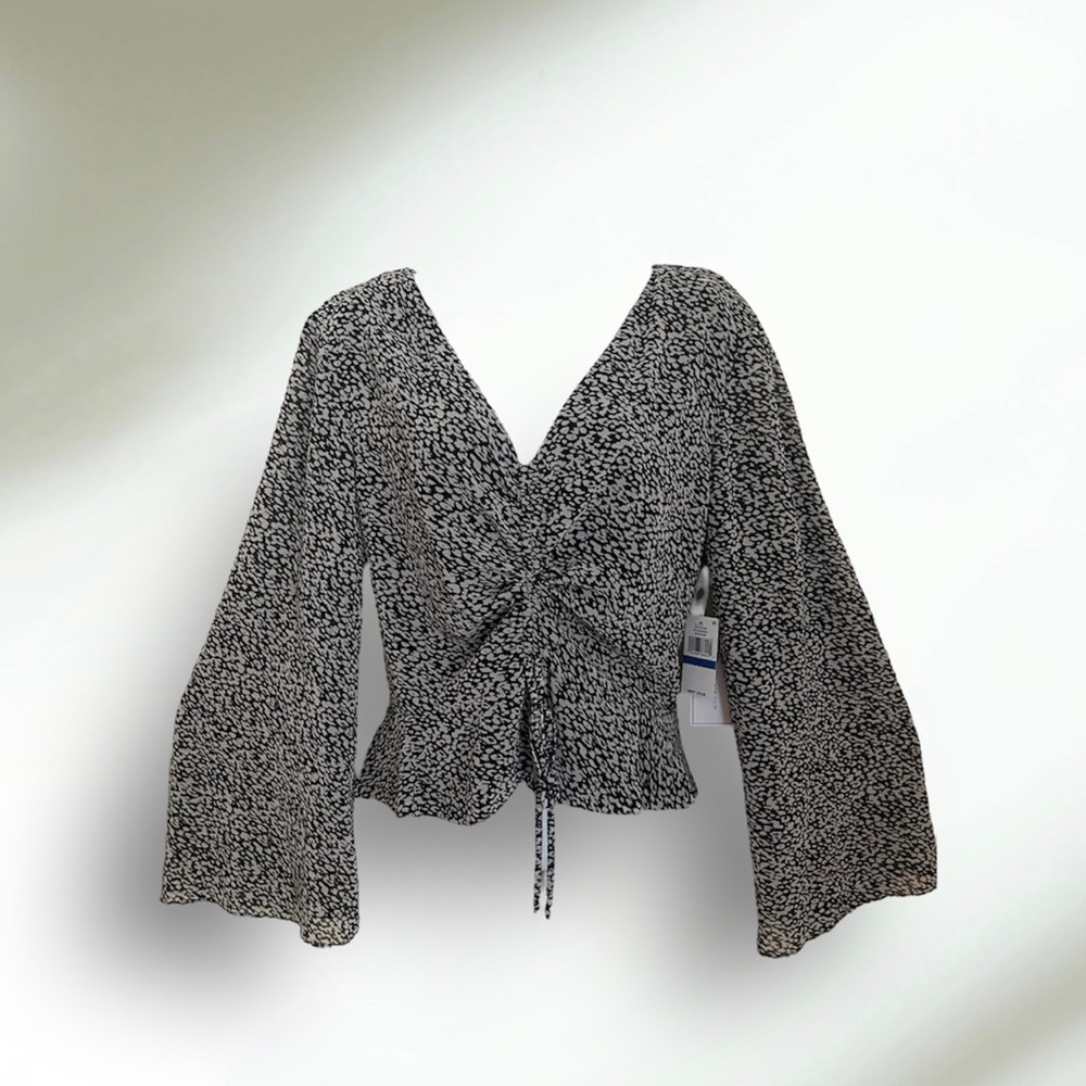 1.STATE Women’s Top Long Sleeve Adjustable Center Ruched V-Neck Top. - Picture 2 of 4